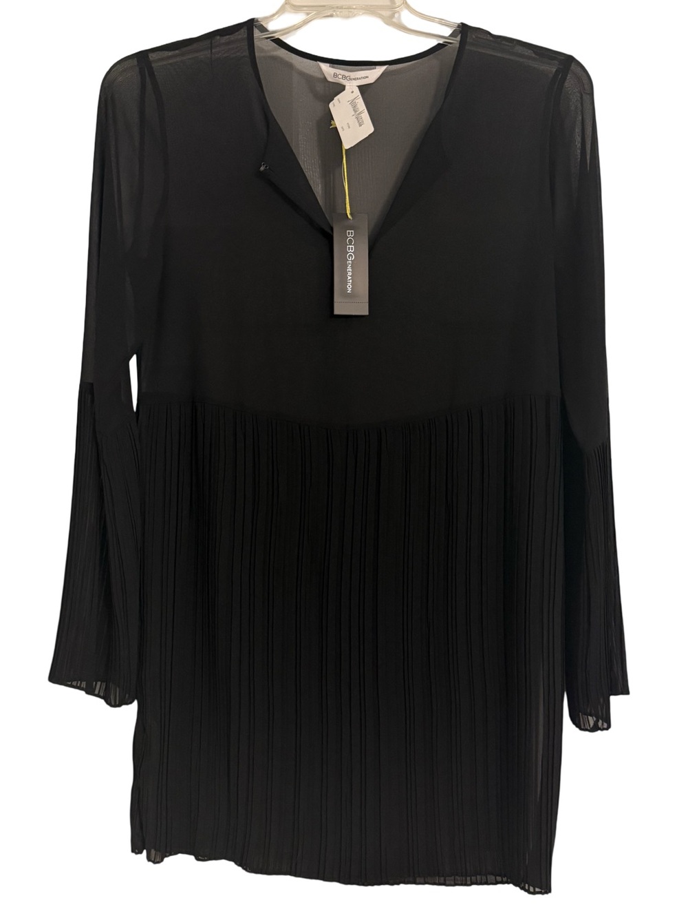 BCBGeneration Black Pleated Long-Sleeve Top and V neckline
